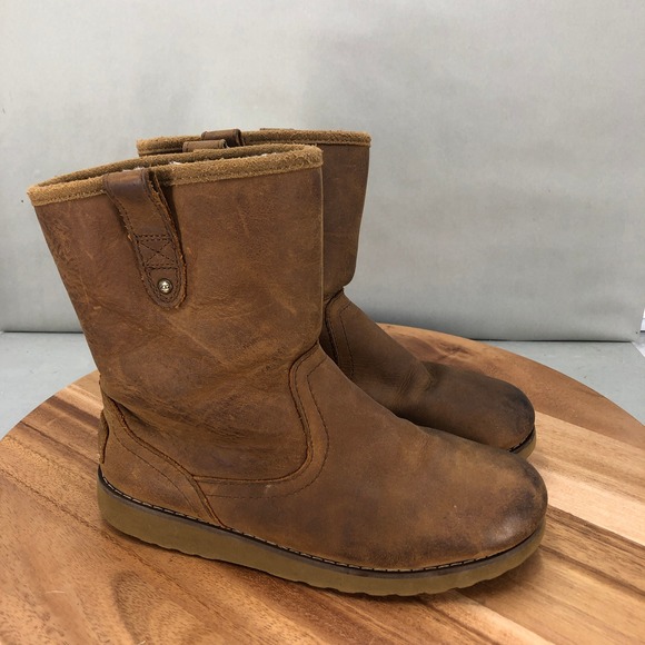 UGG Redwood Brown Leather Sheepskin Sherpa Lined Winter Boots Girls 4 Pull On - Picture 1 of 7